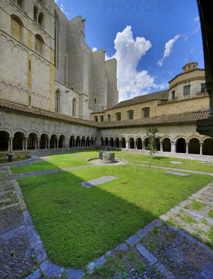 Cloister, Cathedral of Santa Maria of Gerona, Catedral Santa Maria de Girona, Cataluña, Gerona, Cataluña, Europe, aerial view, birds-eyes view, aerial photography, aerial photography, overview, overview, bird's eye view