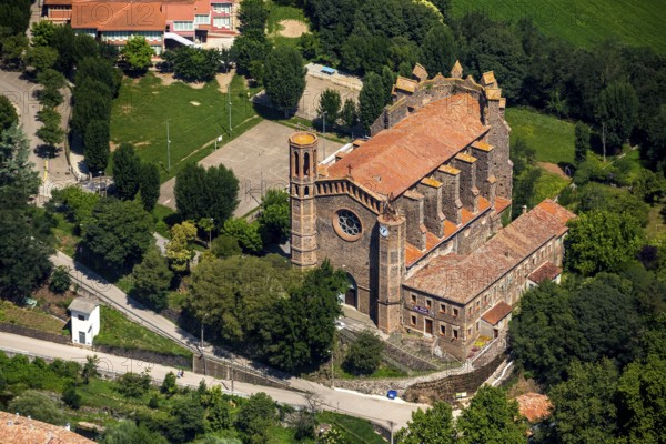 Esglesia Sant Joan les Fonts, Monestir de Sant Joan les Fonts with the three-nave Romanesque church, Olot, Costa Brava, Catalonia, Spain, Europe, aerial view, birds-eyes view, aerial photography, aerial photography, overview, overview, bird's eye view, aerial photos of Spain