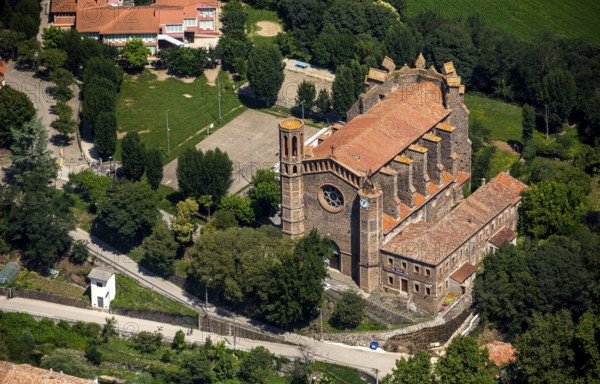 Esglesia Sant Joan les Fonts, Monestir de Sant Joan les Fonts with the three-nave Romanesque church, Olot, Costa Brava, Catalonia, Spain, Europe, aerial view, birds-eyes view, aerial photography, aerial photography, overview, overview, bird's eye view, aerial photos of Spain