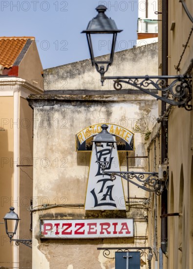 Sardinia, Ristorante Pizzeria sign, streetlamp on house wall, old town, Alghero, Europe, province of Sassari, Italy, evening, old, architecture, atmosphere, lighting, facade, building, house wall, culture, outdoor, pizzeria, travel, restaurant, ristorante, sign, sightseeing, city, city centre, street, streetlamp, tourism, Urbano, holiday, landmark, decoration, historical, Italian, Mediterranean, traditional