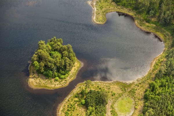 Lakeland, Pomerania, reflection, wooded island, ChoÅ'nica, Baltic Sea coast, pomorskie, Poland, Chosnica, PL, Europe, aerial view, birds-eyes view, aerial photography, aerial photography, overview, bird's eye view, northern Poland
