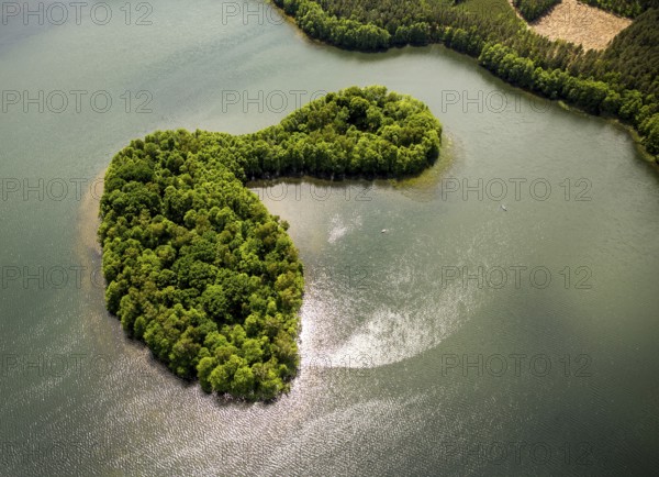 Lakeland, Pomerania, reflection, forested island, Åupawsko, Baltic Sea coast, pomorskie, Poland, Lupawsko, PL, Europe, aerial view, birds-eyes view, aerial photography, aerial photography, overview, bird's eye view, northern Poland