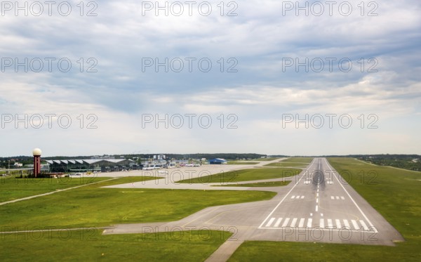 Approach to Gdansk International Airport, runway, GdaÅsk, Baltic Sea coast, pomorskie, Poland, Gdansk, PL, Europe, aerial view, birds-eyes view, aerial photography, aerial photography, overview, bird's eye view, northern Poland