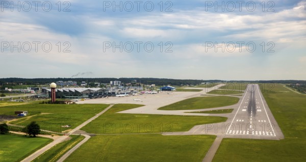 Approach to Gdansk International Airport, runway, GdaÅsk, Baltic Sea coast, pomorskie, Poland, Gdansk, PL, Europe, aerial view, birds-eyes view, aerial photography, aerial photography, overview, bird's eye view, northern Poland