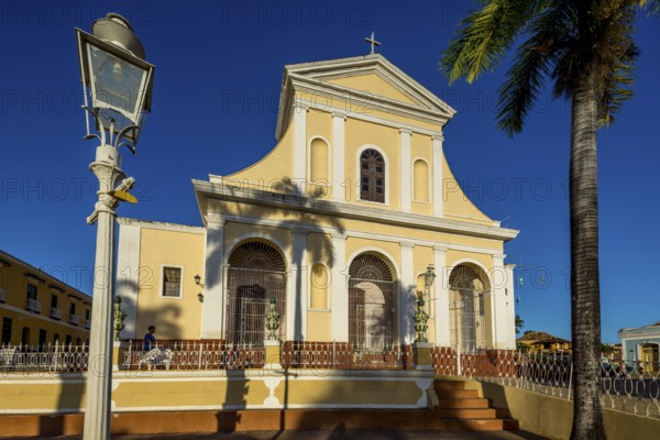 Ingelsia de la Santisima Trinidad with lantern in the centre of Trinidad, Trinidad, Cuba, Sancti Spíritus, Sancti Spíritus