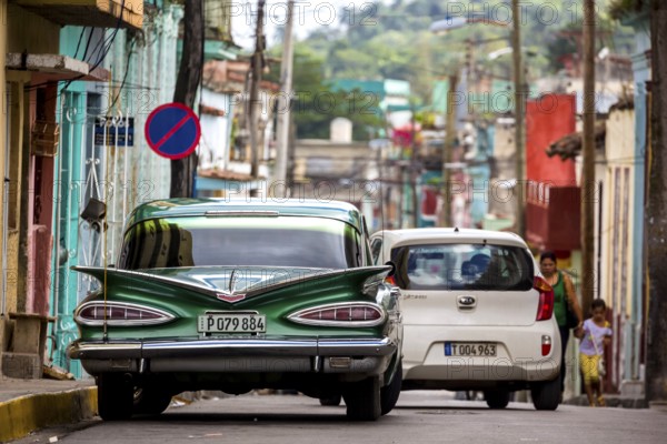 Vintage car, historic road cruiser, green Impala, streetlife in the city centre of Santa Clara at the Parque de Santa Clara, Santa Clara, Cuba, Villa Clara