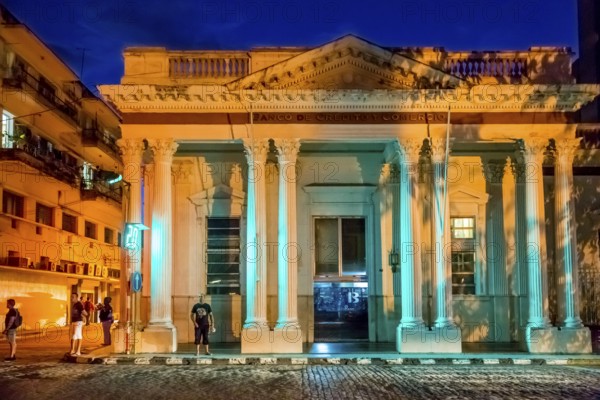 Banco de Credito y Comercio, Streetlife in the city centre of Santa Clara at the Parque de Santa Clara, Santa Clara, Cuba, Villa Clara