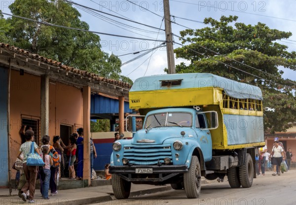 Bus stop and lorry for passenger transport, bus, public transport, local public transport, lorry in yellow and turquoise, Viñales, Cuba, Pinar del RÃo