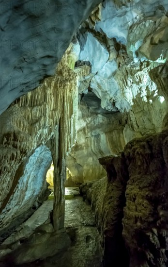Caves of the Indios, Cueva del Indio, underground caves with a watercourse river open to tourists, Viñales, Cuba, Central America, Cuba, Caribbean