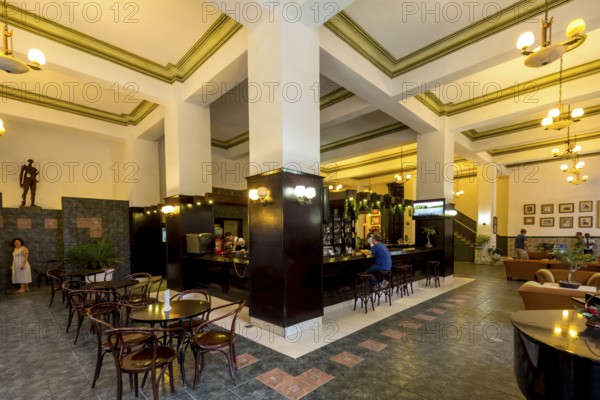 Hotel Amos Mundos, hotel of the writer Ernest Hamingway in Havana, lobby of the hotel, Pianoman, La Habana, Cuba, Cuba