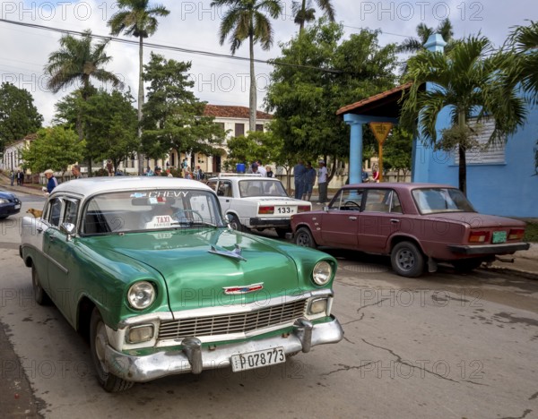 Vintage cars, old road cruisers in Vinales in the Vinales Valley, Cuba, Vinales, Central America, Viñales, Cuba, Pinar del Río, Cuba