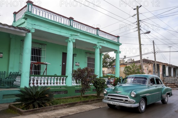 Vintage cars, old road cruisers in Vinales in the Vinales Valley, Cuba, Vinales, Central America, Viñales, Cuba, Pinar del Río, Cuba