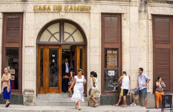 Money exchange, queues in front of a Cuban bank, money exchange, currency exchange, La Habana, Cuba, Caribbean, Central America, Cuba, Europe, aerial view, birds-eyes view, aerial photography, aerial photography, aerial photography, overview, bird's eye view
