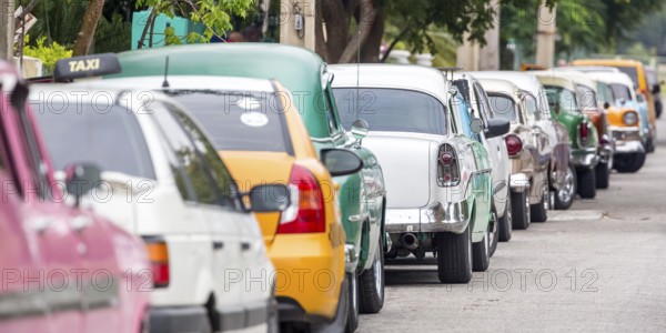 Oldtimer in the street scene, Old American street cruiser on the streets of Havana, Taxi, La Habana, Havana, Cuba, Cuba, Europe, aerial view, birds-eyes view, aerial photography, aerial photography, overview, bird's eye view