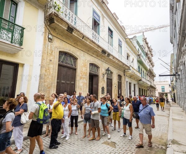 Tourist group in the streets of Havana, La Habana, Cuba, Caribbean, Central America, Cuba, Europe, aerial view, birds-eyes view, aerial photography, aerial photography, overview, overview, bird's eye view