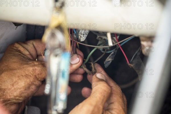 A classic car being short-circuited, car electrics in Cuba, La Habana, Cuba, Caribbean, Central America, Cuba, Europe, aerial photo, birds-eyes view, aerial photography, aerial photography, overview, bird's-eye view