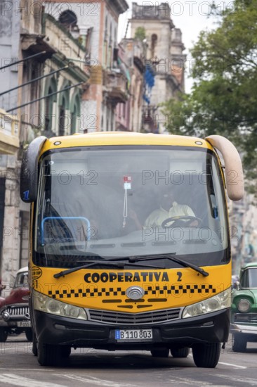 Bus in Havana, La Habana, Havana, Cuba, Cuba, Europe, aerial view, birds-eyes view, aerial photography, aerial photography, overview, bird's eye view