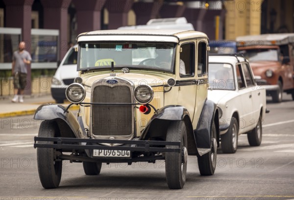 Ford vintage car in street scene, Old American road cruiser on the streets of Havana, Taxi, La Habana, Havana, Cuba, Cuba, Europe, aerial view, birds-eyes view, aerial photography, aerial photography, aerial photography, overview, bird's eye view