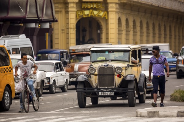 Ford vintage car in street scene, Old American road cruiser on the streets of Havana, Taxi, La Habana, Havana, Cuba, Cuba, Europe, aerial view, birds-eyes view, aerial photography, aerial photography, aerial photography, overview, bird's eye view