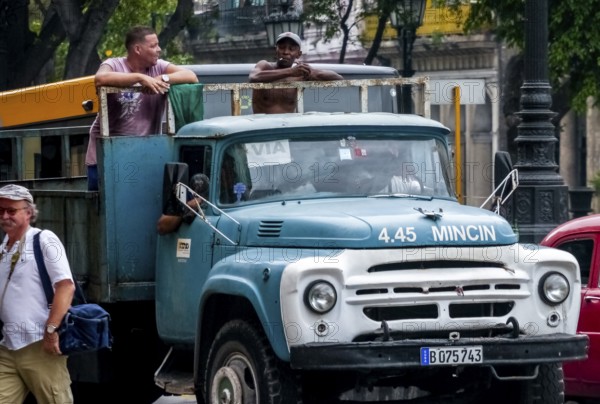 Oldtimer in street view, lorry with workers on the loading area, La Habana, Havana, Cuba, Cuba, Europe, aerial view, birds-eyes view, aerial photography, aerial photography, overview, bird's eye view