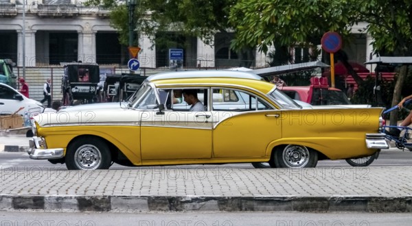 Yellow vintage car in street scene, Old American street cruiser on the streets of Havana, Taxi, La Habana, Havana, Cuba, Cuba, Europe, aerial view, birds-eyes view, aerial photography, aerial photography, overview, bird's eye view
