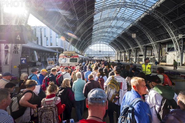 Tourists at Bergen railway station, glass dome roof, train, Bergen, Hordaland, Norway, Scandinavia, Europe, NOR, travel, tourism, destination, sightseeing, sea voyage, Hurtigruten, Hurtigruten trip, tourism, Norwegian, Scandinavian, tourist, cruise, adventure trip, train journey, people, hall, station hall, railway, information boards, passenger transport, local passenger transport, crowds, crowds of tourists