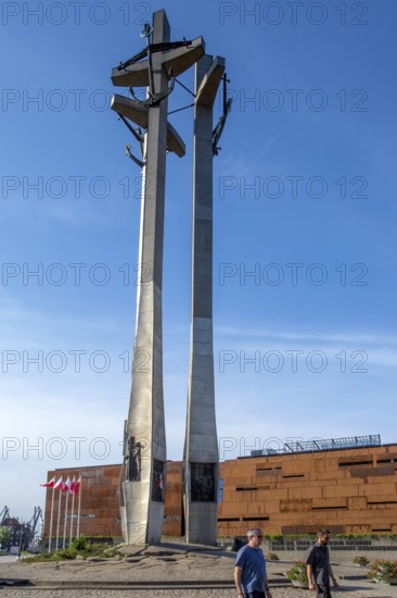 The Monument to the Fallen Shipyard Workers, Pomnik Poleglych Stoczniowcüw on the square in front of the main gate of the Gdansk Shipyard, Gdansk, European Centre of Solidarity, Gdansk, Baltic Sea coast, Baltic Sea, pomorskie, Pomeranian Voivodeship, Poland, Gdansk, PL, Europe, aerial photo, birds-eyes view, aerial photograph, aerial photography, aerial photography, overview, bird's eye view