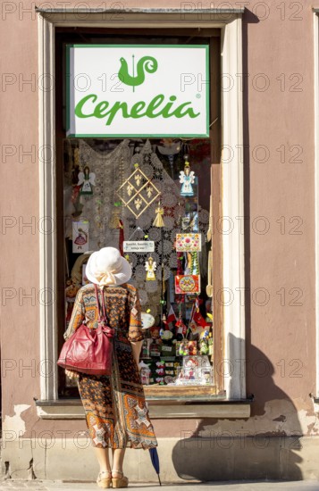 Langgasse, lady in front of shop window, GdaÅsk, Gdansk, Baltic Sea coast, Baltic Sea, pomorskie, Pomeranian Voivodeship, Poland, Gdansk, PL, Europe, aerial view, birds-eyes view, aerial photography, aerial photography, overview, bird's eye view