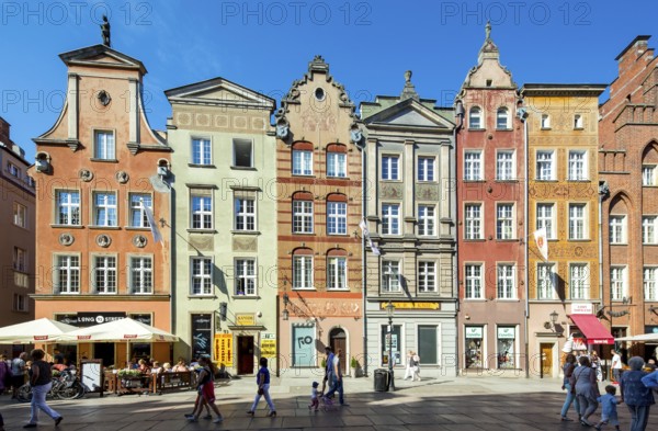 Long alley with gabled houses, GdaÅsk, Gdansk, Baltic Sea coast, Baltic Sea, pomorskie, Pomeranian Voivodeship, Poland, Gdansk, PL, Europe, aerial view, birds-eyes view, aerial photography, aerial photography, overview, bird's eye view