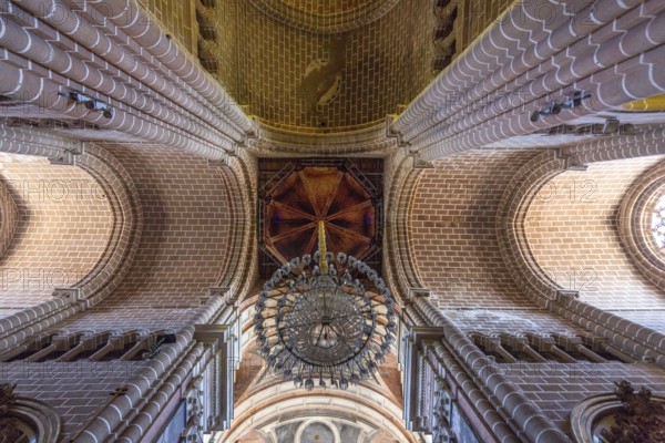 UNESCCO World Heritage Site, Nave of the Cathedral, Sé Catedral de Évora Basílica Sé Catedral de Nossa Senhora da Assunção, Evora, District of Évora, Portugal