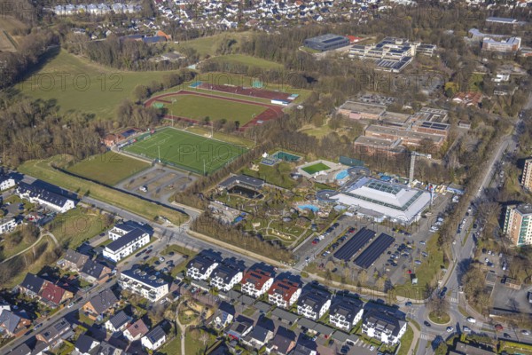 Aerial view, Aqua Spa and Aqua Fun Soest adventure pool, football stadium and athletics stadium Am Ardey, Conrad-von-Soest-Gymnasium, behind Börde-Berufskolleg and media centre of the district of Soest, Soest, Soester Börde, North Rhine-Westphalia, Germany, bathing establishment, bathing resort, DE, Europe, outdoor pool, leisure activities, football pitch, football stadium, football club, indoor swimming pool, athletics stadium, aerial view, aerial photography, aerial photography, swimming pool, swimming pool, sports, sports facilities, sports field, sports facility, stadium, overview, bird's eye view, birds-eyes view, overview