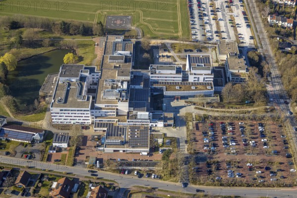 Aerial view, Klinikum Soest and car parks, Soest, Soester Börde, North Rhine-Westphalia, Germany, DE, Europe, healthcare, hospital, helipad, clinic, hospital, hospital, aerial photography, aerial photography, aerial photography, medical facility, medical assistance, overview, bird's-eye view, overview, medical care