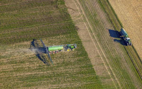 Aerial view, Tractor and agricultural spraying machine on a field, Paradiese, Soest, Soester Börde, North Rhine-Westphalia, Germany, DE, Europe, agriculture, aerial view, aerial photography, aerial photography, sprayer, tractor, overview, bird's-eye view, meadows and fields, birds-eyes view, overview