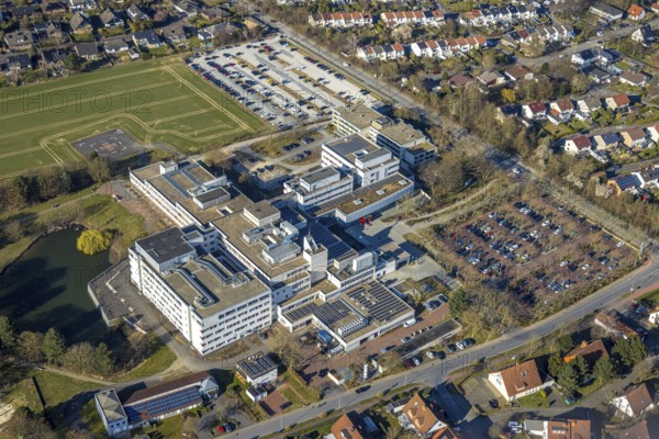 Aerial view, Klinikum Soest and car parks, Soest, Soester Börde, North Rhine-Westphalia, Germany, DE, Europe, healthcare, hospital, helipad, clinic, hospital, hospital, aerial photography, aerial photography, aerial photography, medical facility, medical assistance, overview, bird's-eye view, overview, medical care