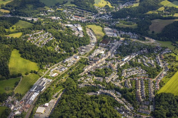 Aerial view, residential area local view district Oberbonsfeld, terraced house housing estate Paul-Polzenberg-Weg, commercial area Vosskuhlstraße, fields and forest area, Langenberg, Velbert, Ruhr area, North Rhine-Westphalia, Germany, DE, Europe, commercial enterprises, commercial area, commercial property, commercial park, commercial location, commercial use, property tax, real estate, industrial area, industrial location, aerial view, aerial photography, aerial photography, overview, bird's-eye view, residential area, housing and living, residential area, residential quality, residential neighbourhood, housing estate, residential district, birds-eyes view, overview