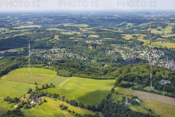 Aerial view, radio masts Westdeutscher Rundfunk transmitter Langenberg in the nature reserve Wiesen und Felder, Oberbonsfeld, Velbert, Ruhr area, North Rhine-Westphalia, Germany, DE, Europe, property tax, real estate, Langenberg, aerial view, aerial photography, aerial photography, overview, bird's-eye view, residential area, living and living, residential area, residential quality, residential neighbourhood, housing estate, residential area, birds-eyes view, overview