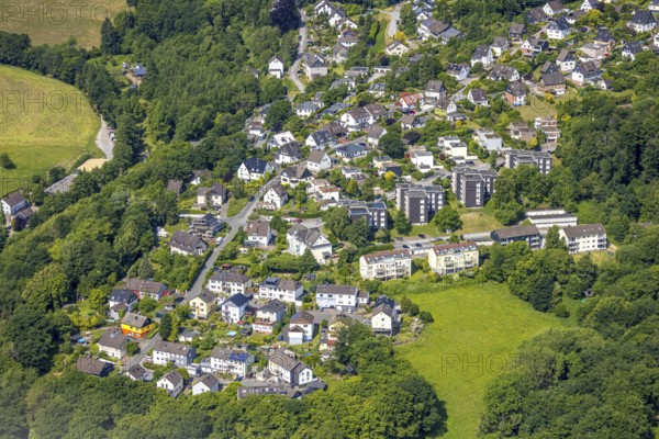 Aerial view, residential area Hopscheiderberg, single-family houses and multi-family houses, Oberbonsfeld, Velbert, Ruhr area, North Rhine-Westphalia, Germany, DE, Europe, property tax, real estate, Langenberg, aerial view, aerial photography, aerial photography, overview, bird's-eye view, residential complex, living and life, residential area, residential quality, residential neighbourhood, housing estate, residential district, birds-eyes view, overview