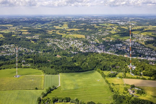 Aerial view, radio masts Westdeutscher Rundfunk transmitter Langenberg in the nature reserve Wiesen und Felder, Oberbonsfeld, Velbert, Ruhr area, North Rhine-Westphalia, Germany, DE, Europe, property tax, real estate, Langenberg, aerial view, aerial photography, aerial photography, overview, bird's-eye view, residential area, living and living, residential area, residential quality, residential neighbourhood, housing estate, residential area, birds-eyes view, overview