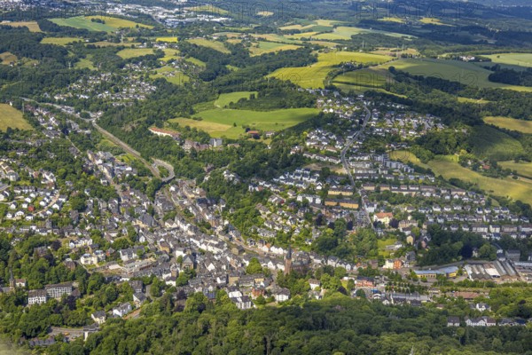 Aerial view, residential area, local view Langenberg centre, hilly landscape, Oberbonsfeld, Velbert, Ruhr area, North Rhine-Westphalia, Germany, DE, Europe, property tax, real estate, Langenberg, aerial view, aerial photography, aerial photography, overview, bird's-eye view, residential area, living and living, residential area, residential quality, residential quarter, housing estate, residential district, birds-eyes view, overview