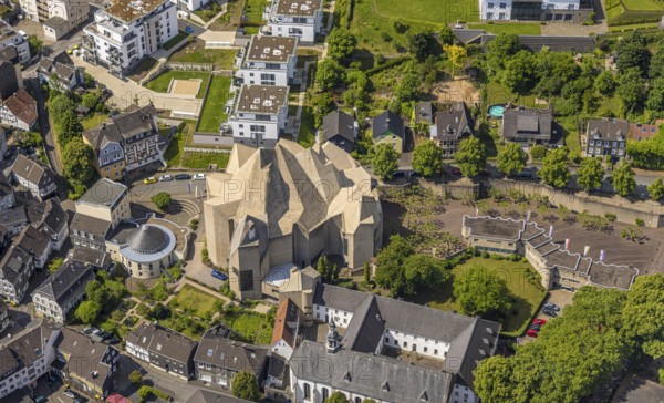 Aerial view, futuristic roof construction of the catholic church Mariendom, Franciscan monastery Hardenberg with catholic parish church St. Mariä Empfängnis, round building parish centre Glocke, Neviges, Velbert, Ruhr area, North Rhine-Westphalia, Germany, DE, Europe, aerial view, aerial photography, aerial photography, overview, bird's-eye view, overview