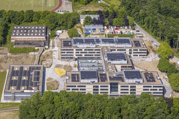 Aerial view, comprehensive school Vlebert-Neviges, roof with solar panels, Kleinehöhe, Velbert, Ruhr area, North Rhine-Westphalia, Germany, education, educational institution, DE, Europe, photovoltaic, comprehensive school, educational institute, aerial view, aerial photography, aerial photography, Neviges, photovoltaic system, school, solar, solar system, solar roof, solar energy, solar panels, solar power system, overview, bird's-eye view, birds-eyes view, overview