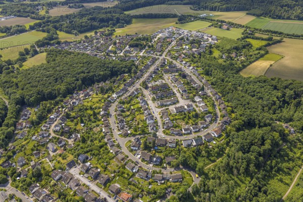 Aerial view, residential area housing estate Homberg between Krumbeckstraße and Hügelstraße, above new development area Lohsiepen, Neviges, Velbert, Ruhr area, North Rhine-Westphalia, Germany, DE, Europe, property tax, real estate, aerial view, aerial photography, aerial photography, overview, bird's-eye view, housing estate, living and living, residential area, residential quality, residential neighbourhood, housing estate, residential district, birds-eyes view, overview