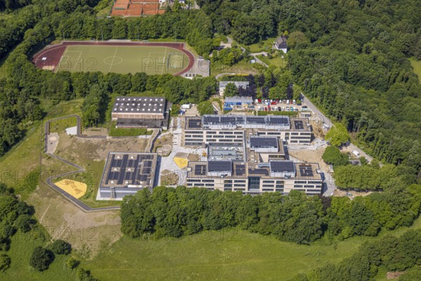 Aerial view, comprehensive school Vlebert-Neviges, roof with solar panels, Kleinehöhe, Velbert, Ruhr area, North Rhine-Westphalia, Germany, education, educational institution, DE, Europe, photovoltaic, comprehensive school, educational institute, aerial view, aerial photography, aerial photography, Neviges, photovoltaic system, school, solar, solar system, solar roof, solar energy, solar panels, solar power system, overview, bird's-eye view, birds-eyes view, overview