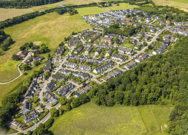 Aerial view, residential area and housing estate between Krahnheide and Auf den Pothen, Kleinehöhe, Velbert, Ruhr area, North Rhine-Westphalia, Germany, DE, Europe, property tax, real estate, aerial view, aerial photography, aerial photography, Neviges, overview, bird's-eye view, housing estate, housing and living, residential area, quality of living, residential neighbourhood, housing estate, residential district, birds-eyes view, overview