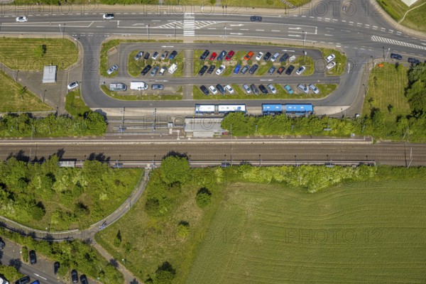 Aerial view, Velbert-Rosenhügel S-Bahn station with car park, cars and buses, Siebeneick, Wuppertal, Ruhr area, North Rhine-Westphalia, Germany, railway area, station, platform, buses, DE, Deutsche Bahn AG, Europe, track systems, tracks, aerial view, aerial photography, aerial photography, Neviges, cars, car park, overview, Velbert, bird's-eye view, bird's-eye view, overview