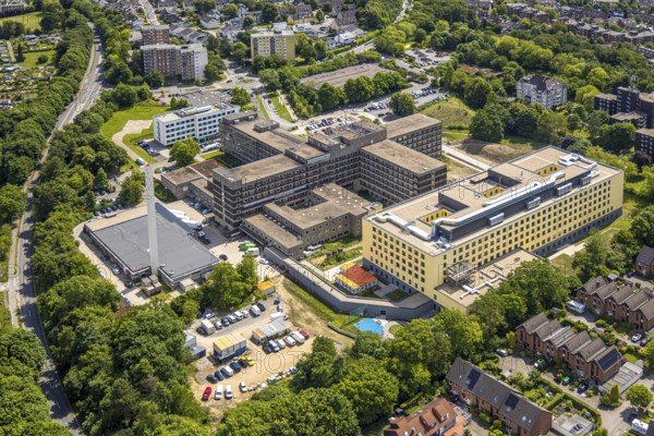 Aerial view, HELIOS Klinikum Niederberg with construction site and new building, Velbert, Ruhr area, North Rhine-Westphalia, Germany, construction work, construction area, construction site, building plots, construction project, construction site, DE, Europe, healthcare, hospital, clinic, clinic centre, hospital, aerial photograph, aerial photography, aerial photography, medical facility, medical aid, new building, overview, bird's-eye view, overview, medical care, VelbertMitte