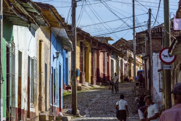 Street scene in Trinidad with cobbled street and terraced houses, electrical installations, Trinidad, Cuba, Sancti Spíritus, Cuba, Sancti Spíritus