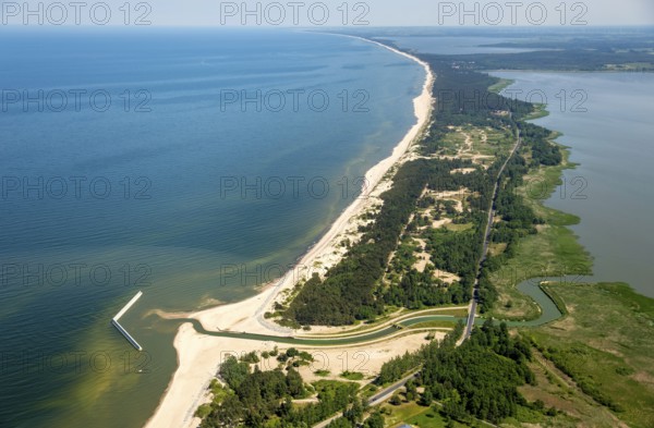 UnieÅ'cie, nest, beach, lagoon-like Jamno, Lake Jamunder, lagoon, Baltic Sea coast, Województwo zachodniopomorskie, Poland, Uniescie, Województwo zachodniopomorskie, PL, Europe, aerial photo, birds-eyes view, aerial photography, overview, bird's-eye view, northern Poland