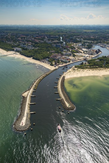 KoÅ'obrzeg, Kolobrzeg, harbour entrance, pier, Baltic Sea beach, Baltic Sea coast, Województwo zachodniopomorskie, Poland, Kolobrzeg, Województwo zachodniopomorskie, PL, Europe, aerial view, birds-eyes view, aerial photography, overview, bird's eye view, northern Poland