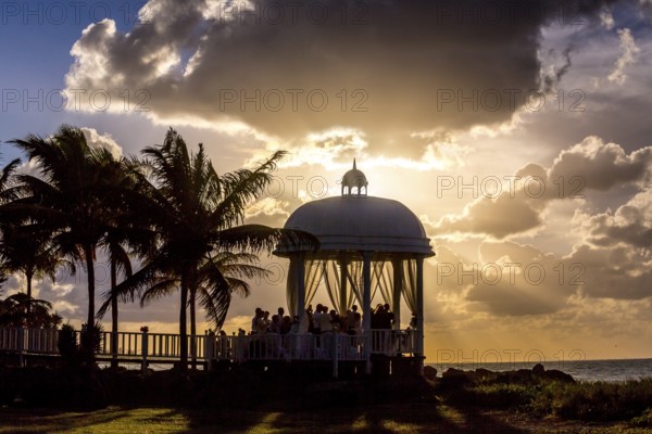 Wedding pavilion on the beach of Varadero with sunset in the hotel complex PARADISUS VARADERO RESORT SPA, Varadero, Cuba, Matanzas, Cuba, Central America